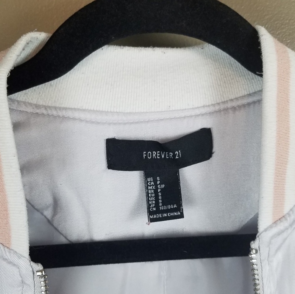 Forever 21 pink & white Y2K bomber jacket- small - Picture 5 of 8